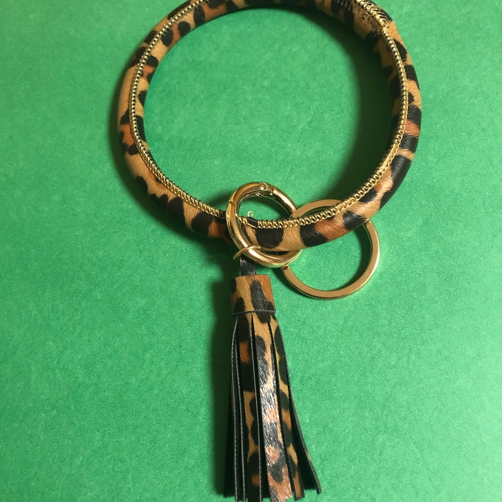 Leopard circle/bangle key chain with tassel
